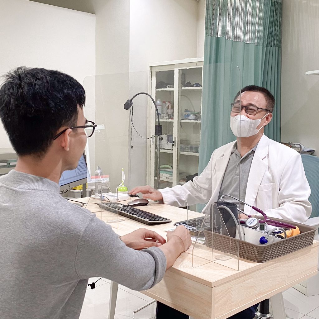 Suasana konsultasi dokter di Klinik KIAN